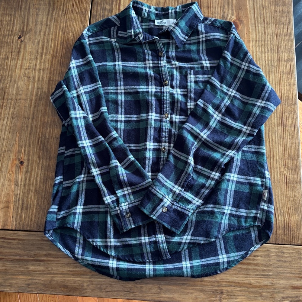 Hollister Flannel Long Sleeved Collared Shirt. Size Small.